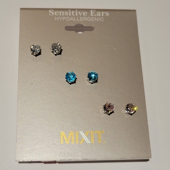 3 Pairs of Mixit Cubic Zircon Stud Earrings - Picture 4 of 8
